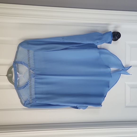 Candie's tie front blouse - Picture 5 of 5